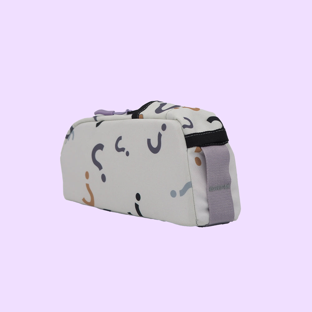 Photo d'une pochette top tube, Nutrix,  avec motif point d'interrogation, sur fond coloré