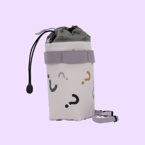 Photo de la pochette de gourde, Rivus, avec motif point d'interrogation sur fond coloré