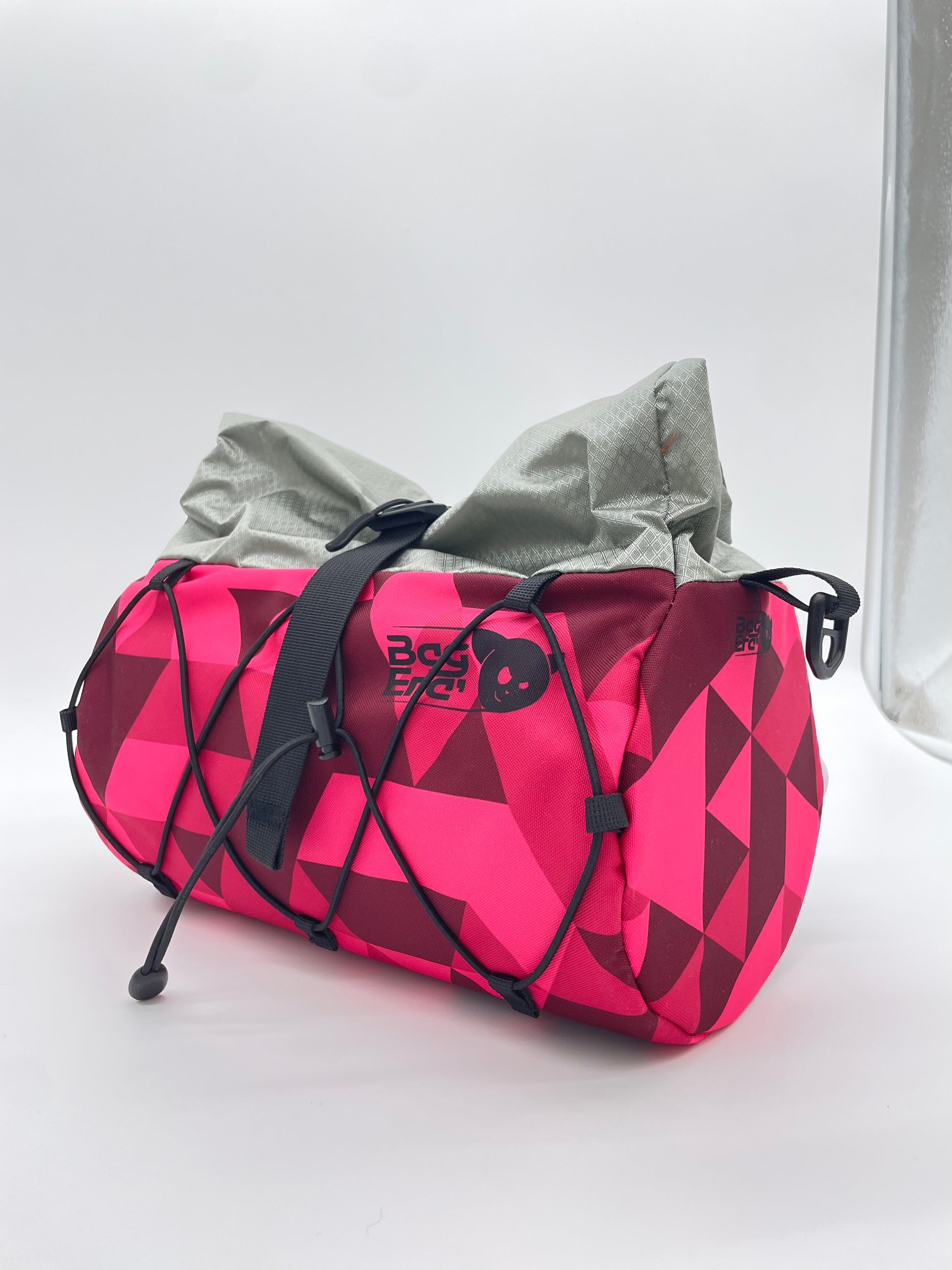 Photo d'une pochette de guidon, Fovea, avec motif triangle en rose