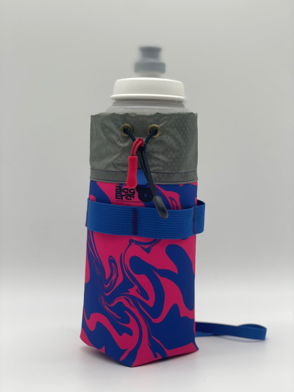 Pochette de gourde, Rivus, avec motif swirl, en bleu et rose